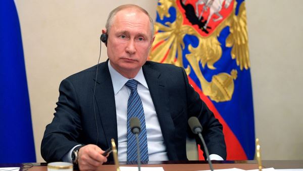 Путин: не надо бояться избыточных мер в борьбе с COVID-19