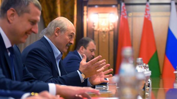 Лукашенко: коронавирус ставит под угрозу существование Белоруссии 