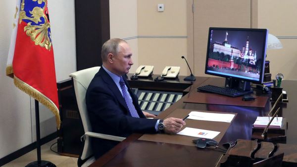 Путин на телесовещании с кабмином заявил, что ситуация требует дистанционной работы