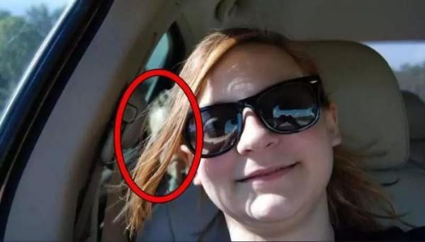 Девушка сняла призрака в машине